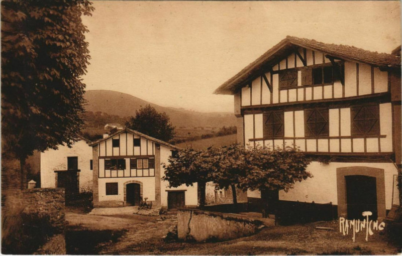Carte postale ancienne Ainhoa Village Scene à Ainhoa