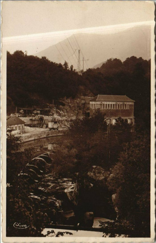 Carte postale ancienne Arudy Usine de Laprade à Arudy