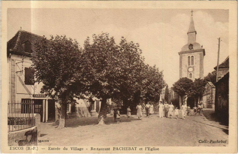 Carte postale ancienne Escos Entree du Village - Restaurant Pachebat et l'Eglise à Escos