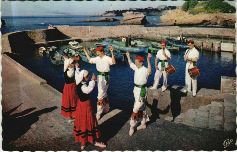 Carte postale ancienne Sud-Ouest - Groupe Folklorique Bi Harri - Le Fandango