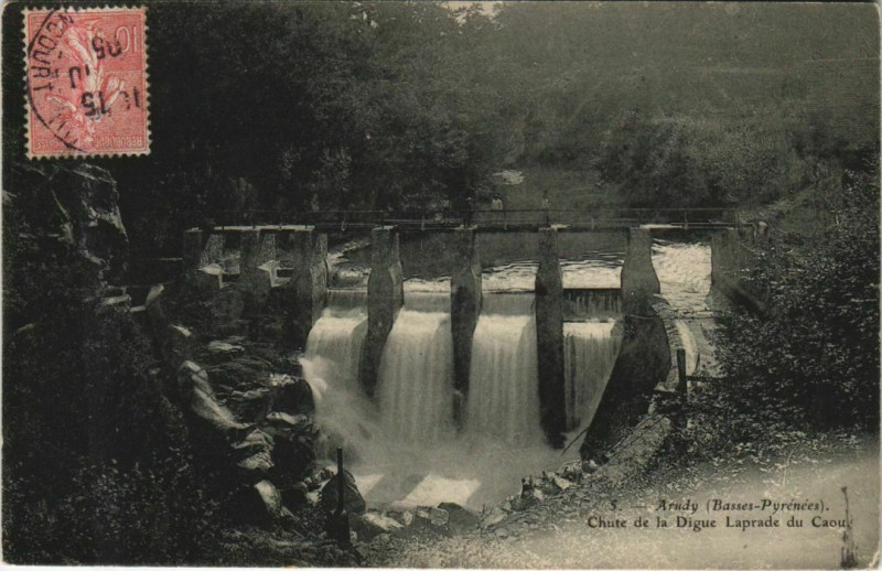 Carte postale ancienne Arudy Chute de la Digue Laprade du Caou à Arudy