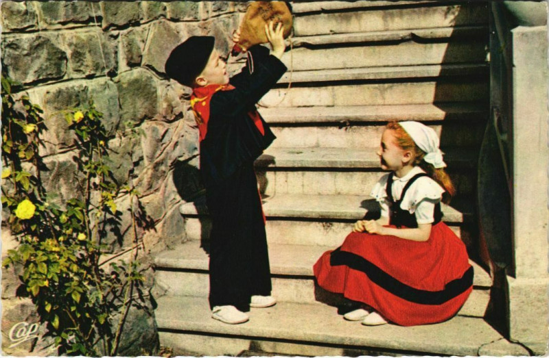 Carte postale ancienne Petits Basques au Chahakoa - Groupe Folklorique de Mme Servant
