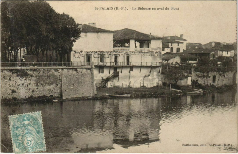 Carte postale ancienne Saint-Palais La Bidouze en Aval du Pont à Saint-Palais