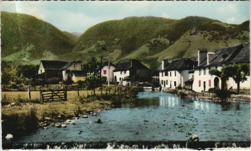 Carte postale ancienne Arette Le Virgou et Vue sur Seguite et Ruskech à Arette