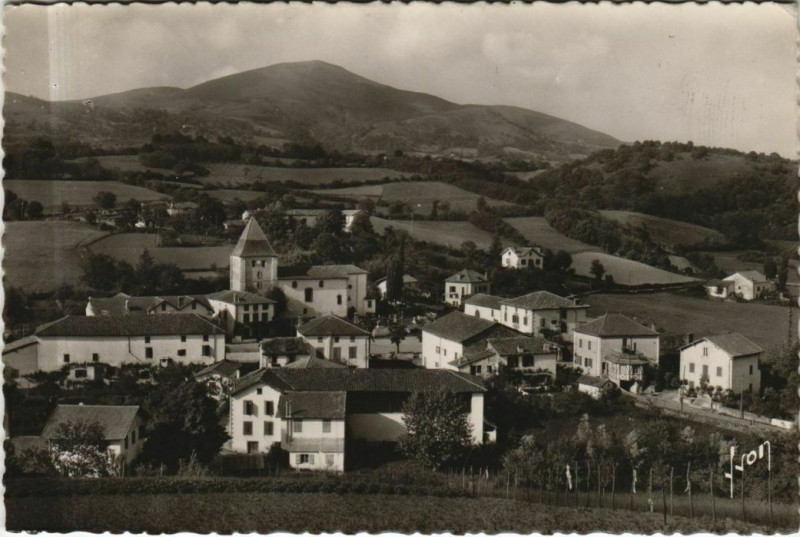 Carte postale ancienne Louhossoa Vue Generale à Louhossoa