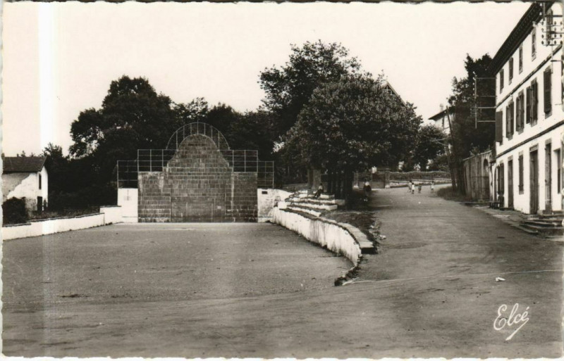 Carte postale ancienne Sare Le Fronton à Sare