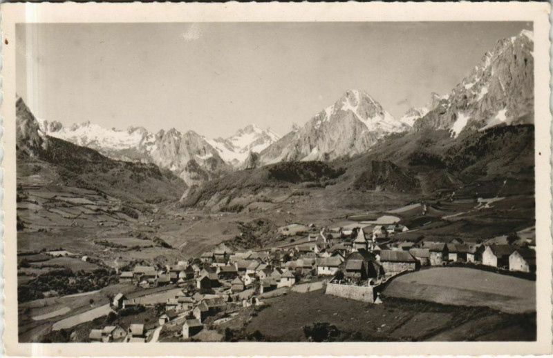 Carte postale ancienne Lescun Vue Generale et le Cirque à Lescun