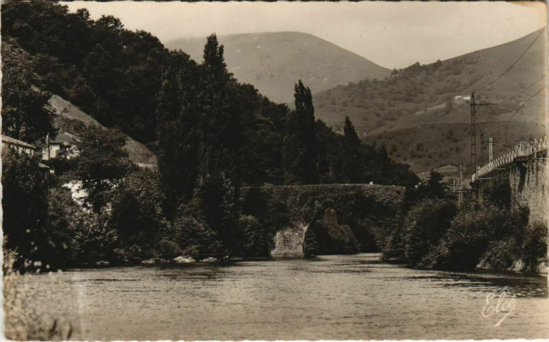 Carte postale ancienne Bidarray Le Pont sur la Nive à Bidarray