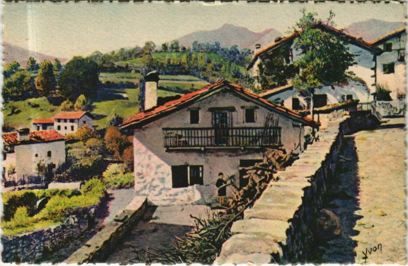 Carte postale ancienne Saint-Etienne-de-Baigorry Town Scene