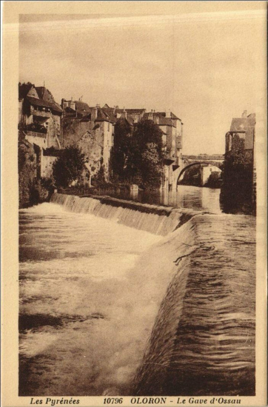 Carte postale ancienne Oloron-Sainte-Marie La Gave d'Ossau à Oloron-Sainte-Marie