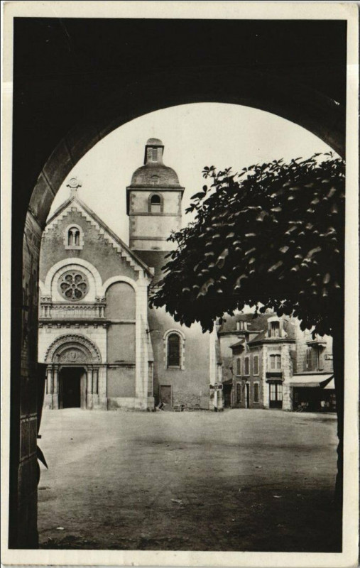 Carte postale ancienne Arudy L'Eglise à Arudy