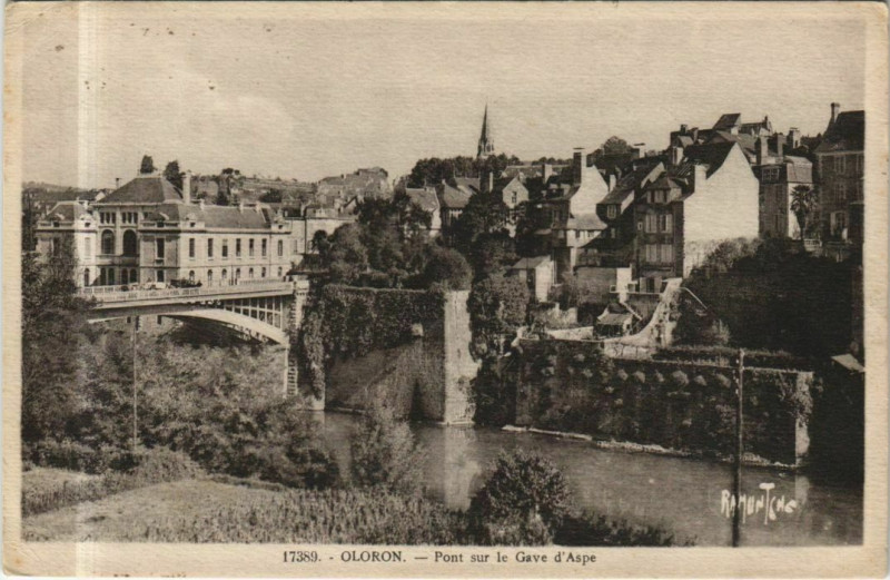 Carte postale ancienne Oloron-Sainte-Marie Pont sur la Gave d'Aspe à Oloron-Sainte-Marie