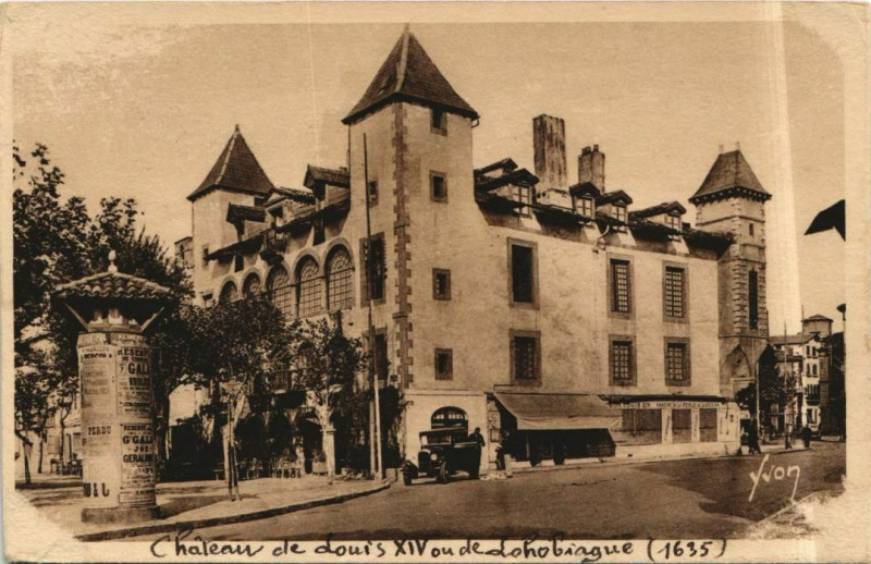 Carte postale ancienne Saint-Jean-de-Luz Chateau de Louis Xiv ou Chateau Lohobiague à Saint-Jean-de-Luz