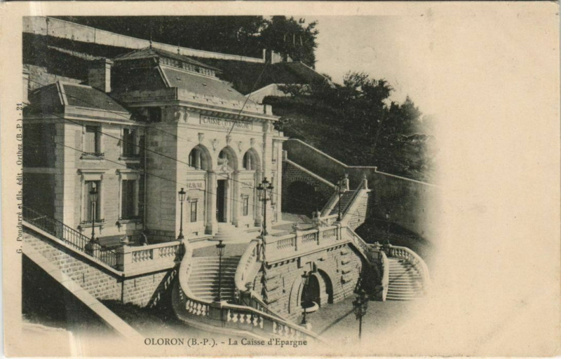 Carte postale ancienne Oloron-Sainte-Marie La Caisse d'Epargne à Oloron-Sainte-Marie