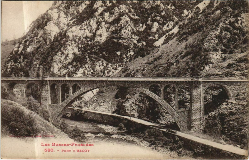 Carte postale ancienne Escot Pont d'Escot à Escot