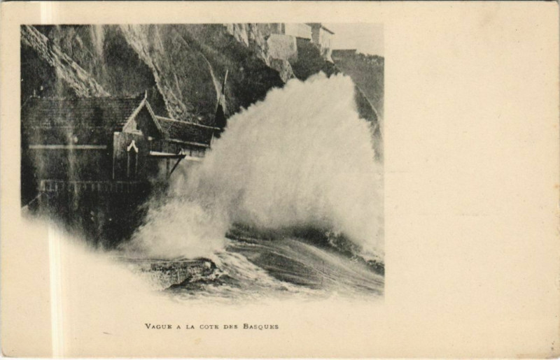 Carte postale ancienne Vague a la Cote des Basques