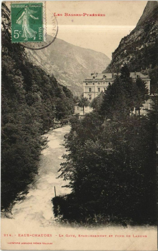 Carte postale ancienne Eaux-Chaudes La Gave - Etablissement et Fond de Laruns à Laruns
