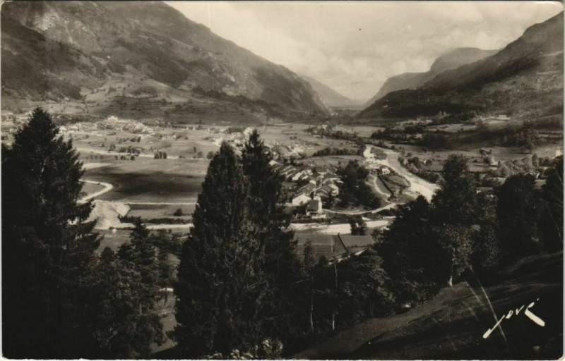 Carte postale ancienne Vallee d'Ossau - La Vallee de Laruns vers Pau à Laruns