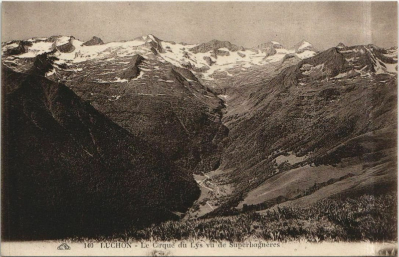 Carte postale ancienne Luchon Le Cirque du Lys vu de Superbagneres à Lys