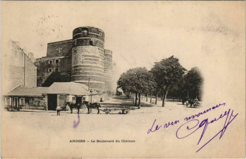 Carte postale ancienne Angers Le Boulevard du Chateau à Angers