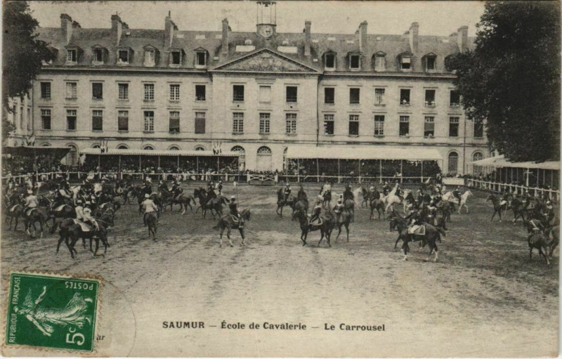Carte postale ancienne Saumur Ecole de Cavaleire - Le Carrousel à Saumur