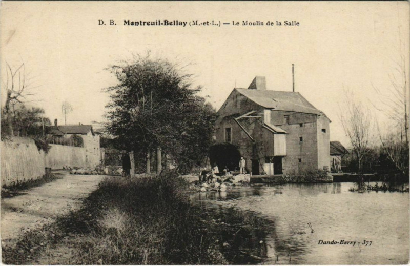 Carte postale ancienne Montreuil-Bellay Le Moulin de la Salle à Montreuil-Bellay