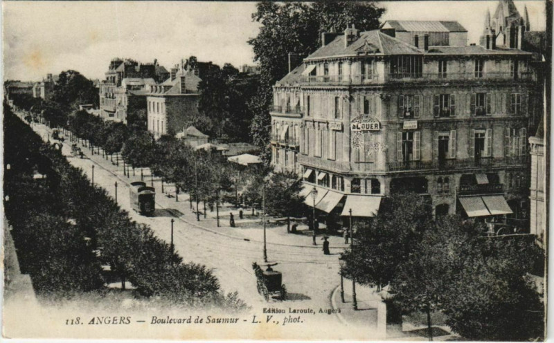 Carte postale ancienne Angers Boulevard de Saumur à Angers