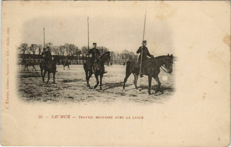 Carte postale ancienne Saumur Travail Militaire avec la Lance à Saumur