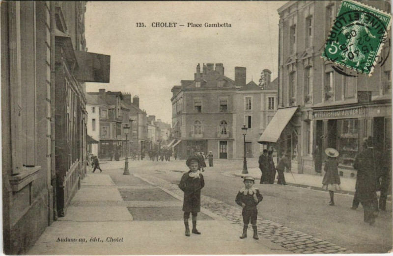 Carte postale ancienne Cholet Place Gambetta à Cholet