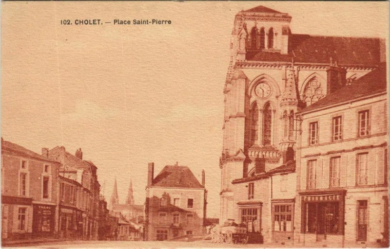 Carte postale ancienne Cholet Place Saint-Pierre à Cholet