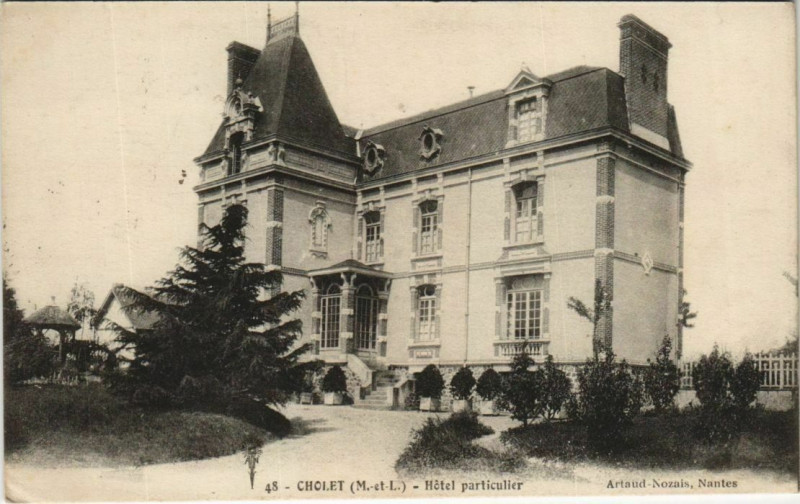 Carte postale ancienne Cholet Hotel Particulier à Cholet