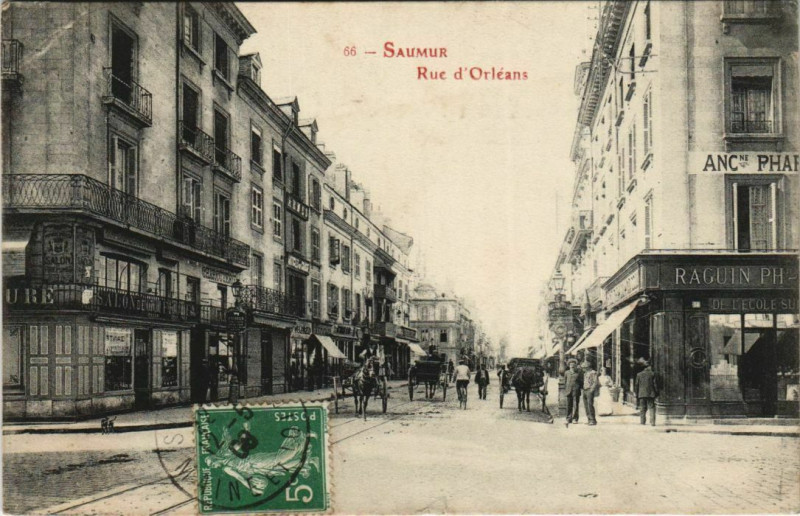 Carte postale ancienne Saumur Rue d'Orleans à Saumur