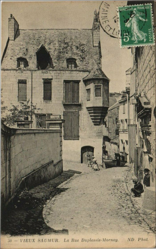Carte postale ancienne Saumur La Rue Duplessis-Mornay à Saumur