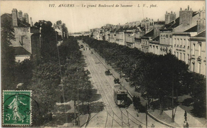 Carte postale ancienne Angers Le Grand Boulevard de Saumur à Angers