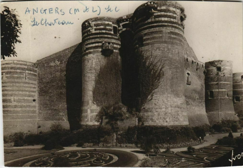 Carte postale ancienne Angers Le Chateau à Angers