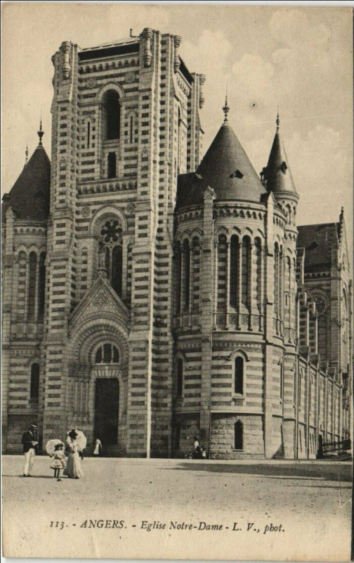 Carte postale ancienne Angers Eglise Notre-Dame à Angers