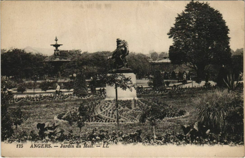 Carte postale ancienne Angers Jardin du Mail à Angers