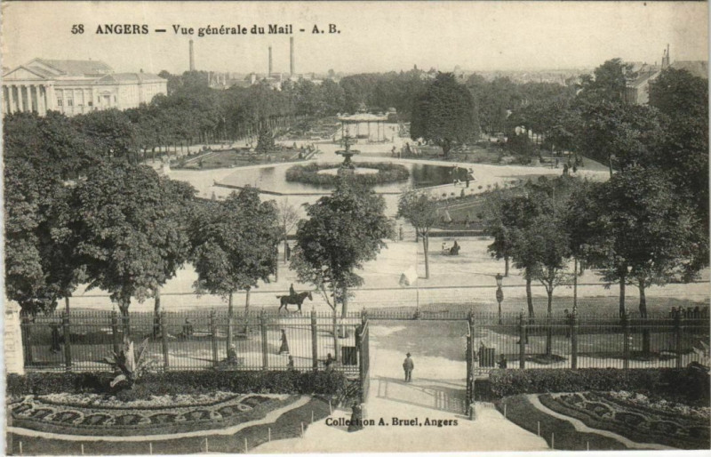 Carte postale ancienne Angers Vue Generale du Mail à Angers
