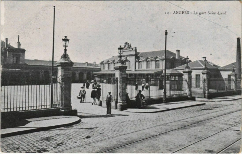 Carte postale ancienne Angers La Gare Saint-Laud à Angers