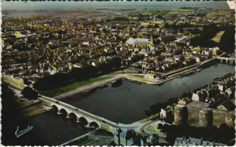 Carte postale ancienne Angers Vue Aerienne - La Doutre à Angers