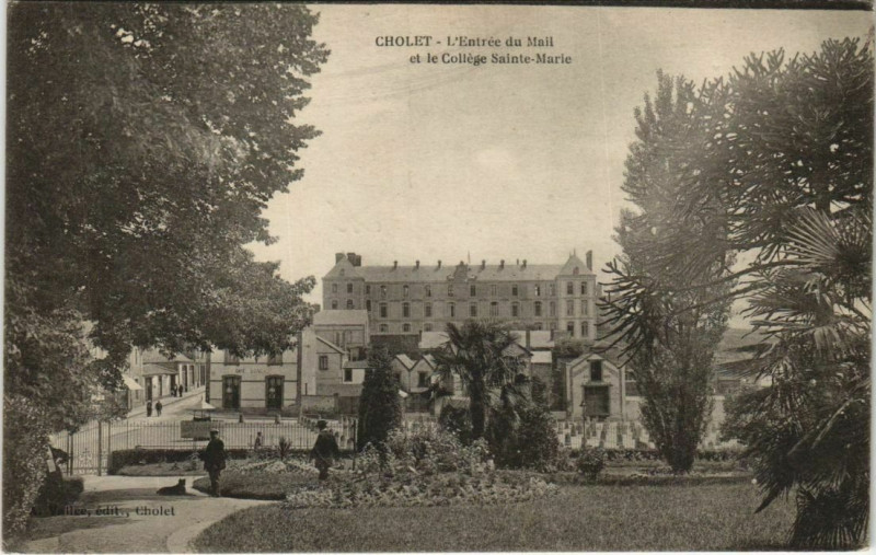 Carte postale ancienne Cholet L'Entree du Mail et le College Sainte-Marie à Cholet