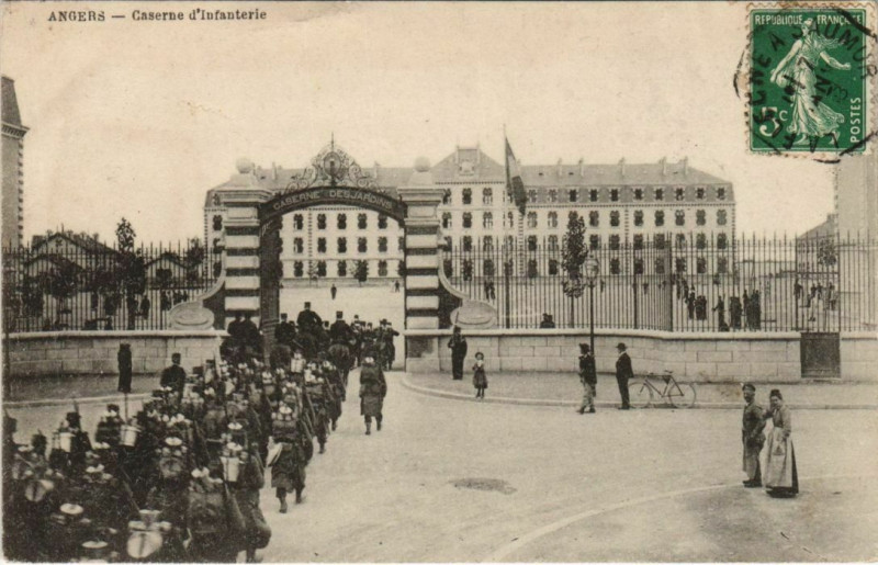 Carte postale ancienne Angers Caserne d'Infanterie à Angers