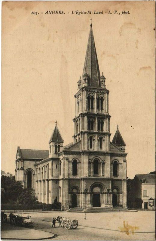 Carte postale ancienne Angers L'Eglise Saint-Laud à Angers