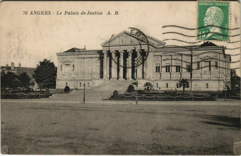 Carte postale ancienne Angers Le Palais de Justice à Angers