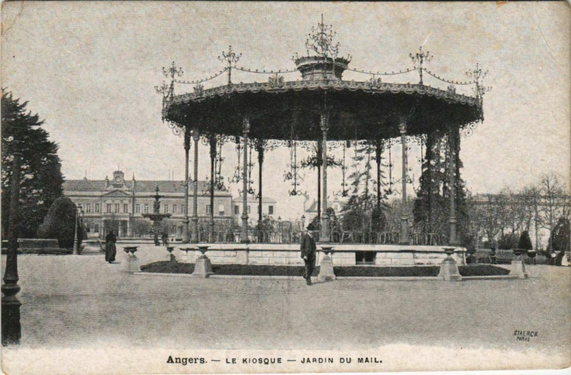 Carte postale ancienne Angers Le Kiosque - Jardin du Mail à Angers