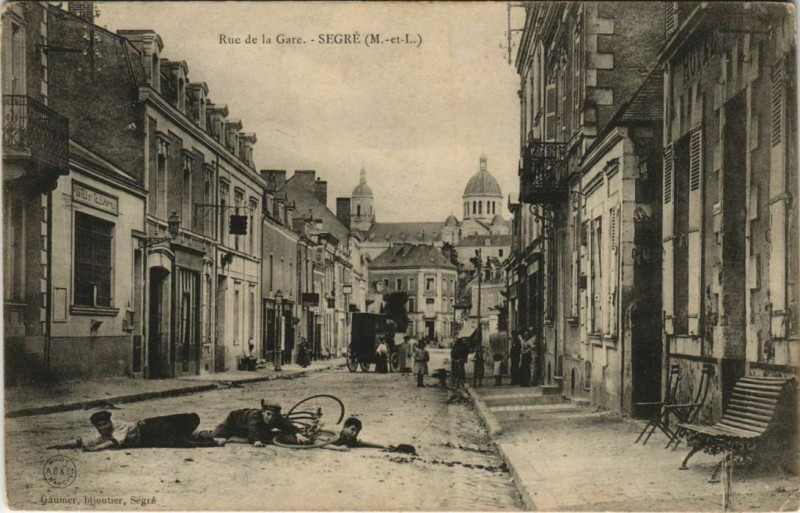 Carte postale ancienne Segre Rue de la Gare