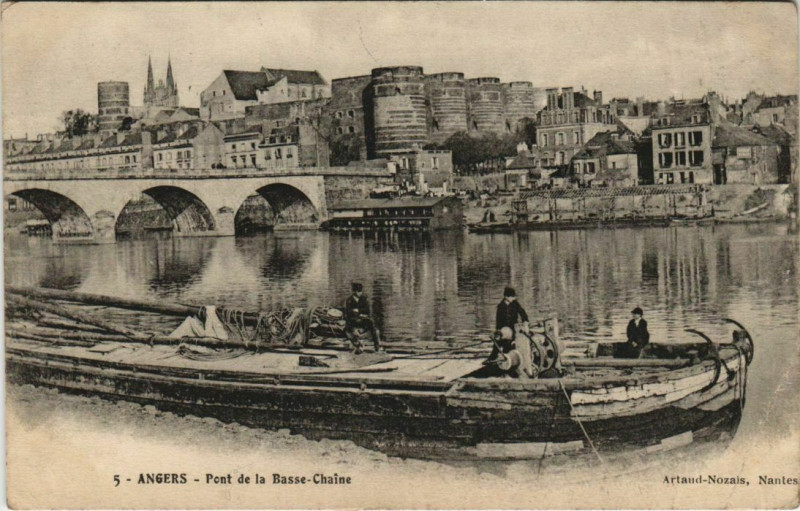 Carte postale ancienne Angers Pont de la Basse-Chaine à Angers