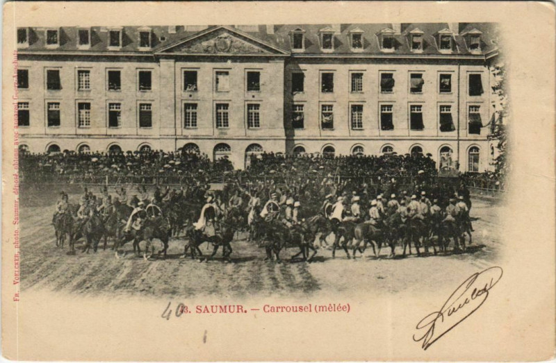 Carte postale ancienne Saumur Carrousel - Melee à Saumur