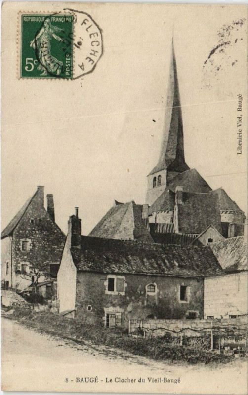 Carte postale ancienne Bauge Le Clocher du Vieil-Bauge