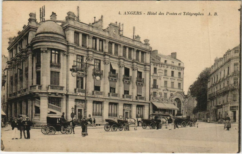 Carte postale ancienne Angers Hotel des Postes et Telegraphes à Angers